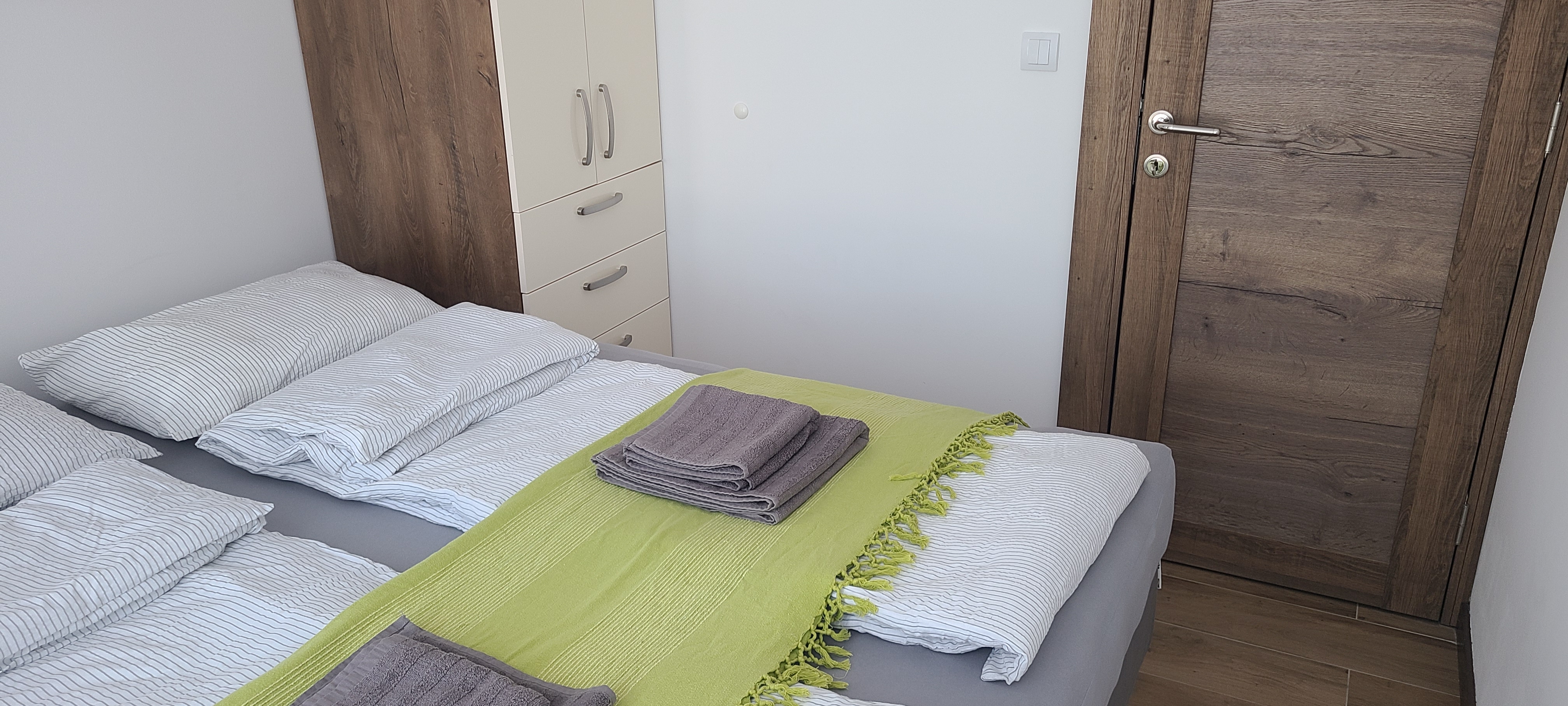 Bedroom of family-friendly apartment in Divčibare, another angle